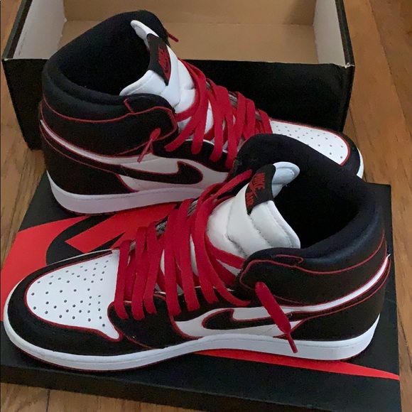 Air Jordan 1 Retro High OG - Picture 4 of 5
